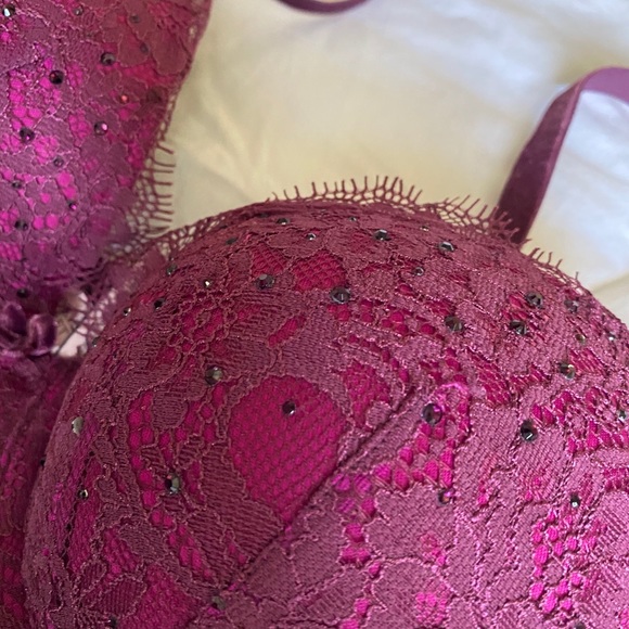 Victoria Secret Push-Up Bra - Picture 2 of 3